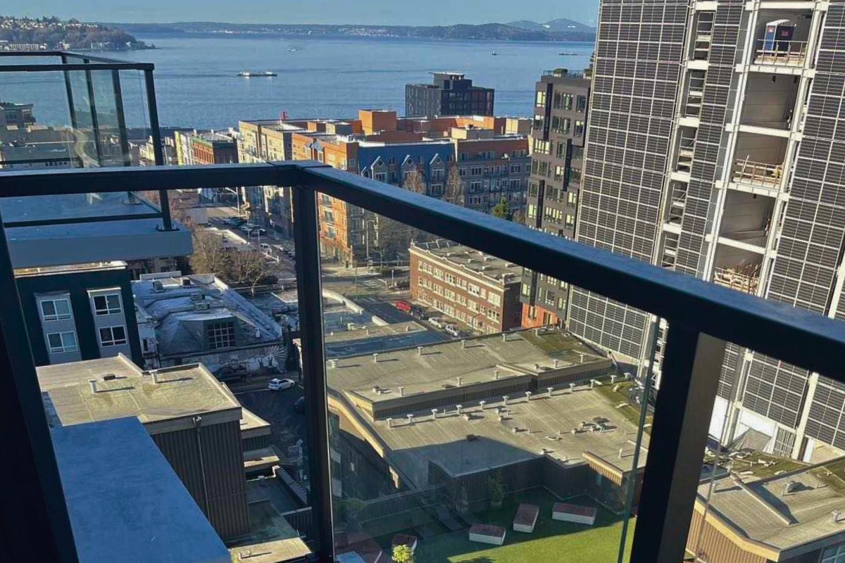 Laminated Safety Glass Railing Installation in Seattle
