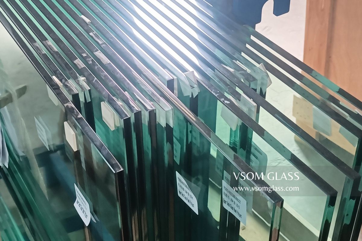 How Frosted and Tempered Glass Solved Design Challenges in a Canadian Railing and Partition Project (4) How Frosted and Tempered Glass Solved Design Challenges in a Canadian Railing and Partition Project