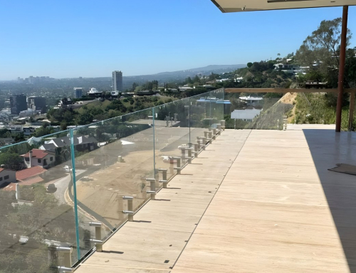Ultra-Clear Tempered Laminated Glass Railing Successfully Installed on a U.S. Balcony, Balancing Safety and Aesthetics